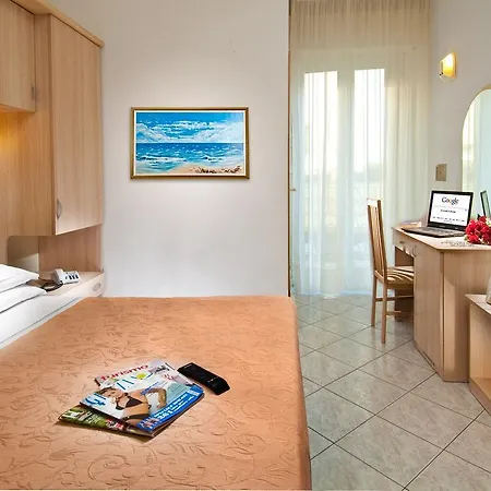 Lido Hotel 3*
